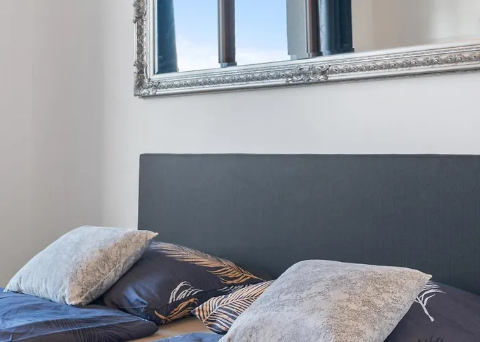 Terrace Royale Apartment *